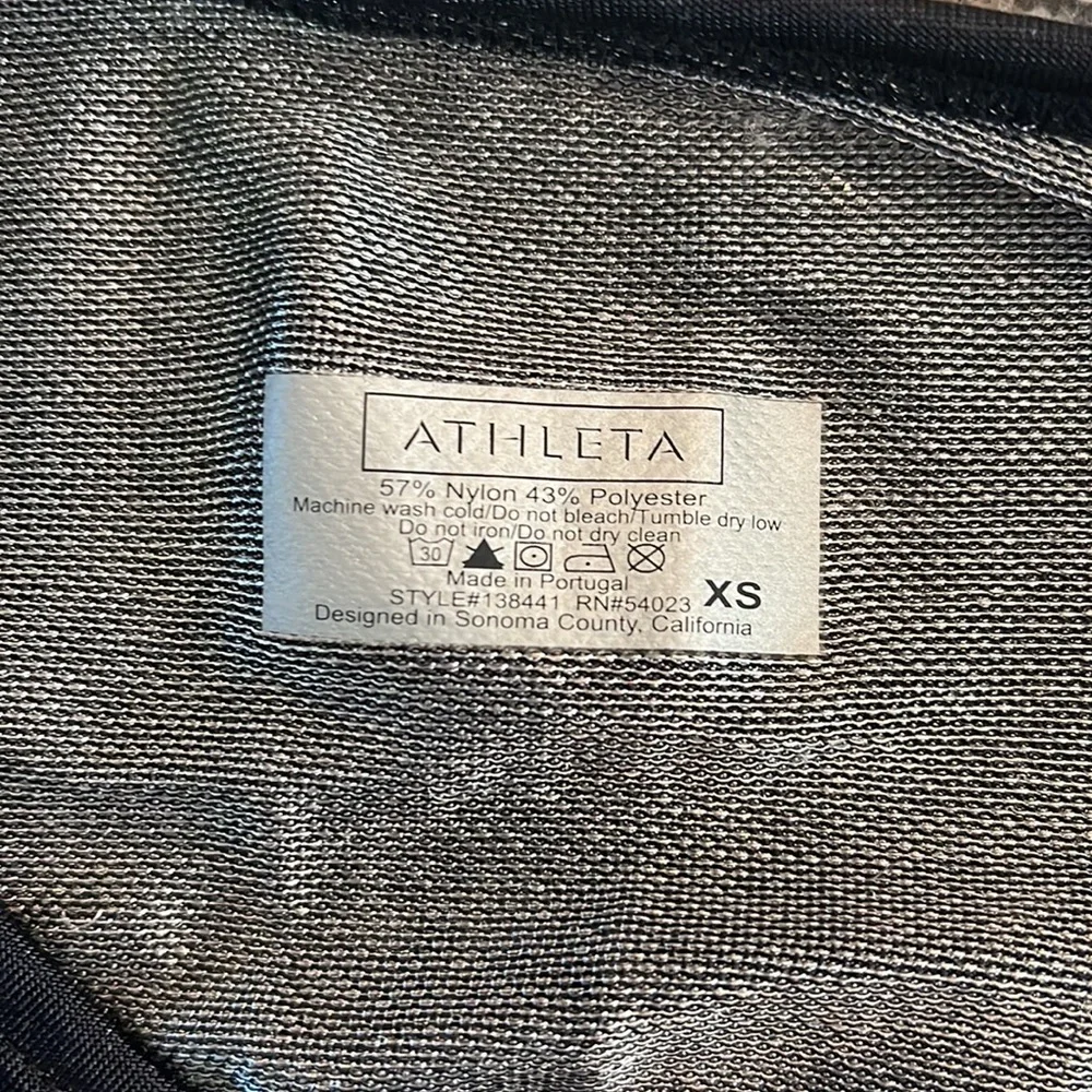 ATHLETA Top. Size X-Small - Picture 8 of 8